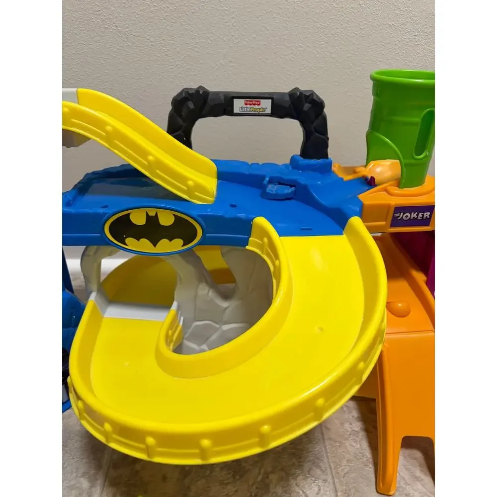 Little People Wheelies DC Super Friends Race and Chase Batcave Playset